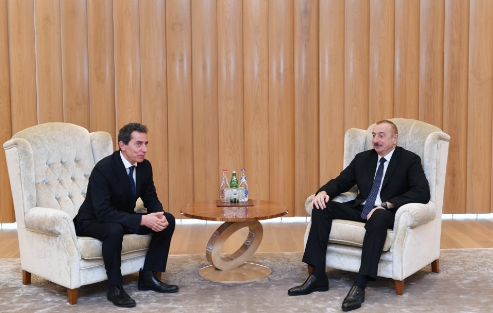 Treffen zwischen Präsident Ilham Aliyev und dem stellvertretenden italienischen Minister für wirtschaftliche Entwicklung VIDEO