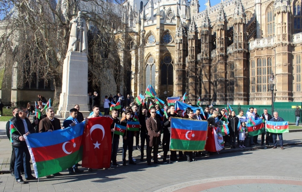 Xocalı soyqırımının 27-ci ildönümü ilə əlaqədar Londonda yürüş keçirilib VİDEO