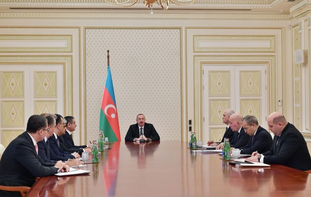 Une réunion consacrée aux affaires économiques et sociales s’est tenue auprès du président Ilham Aliyev VIDEO