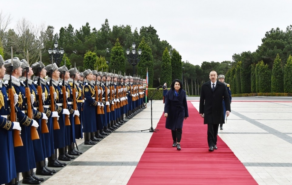Gürcüstanın Prezidenti Salome Zurabişvilinin rəsmi qarşılanma mərasimi olub VİDEO