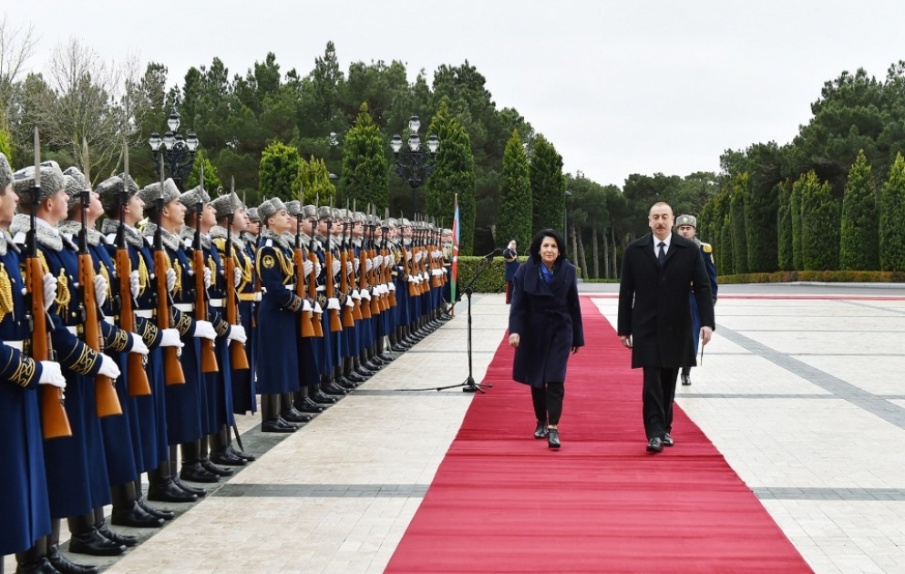 Cérémonie d’accueil officiel de la présidente géorgienne Salomé Zourabichvili à Bakou VIDEO