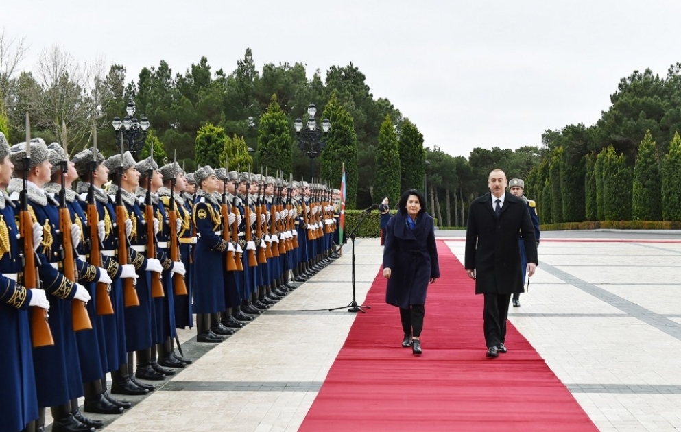 Offizieller Empfang von Georgiens Präsidentin Salome Surabischwili in Baku VIDEO