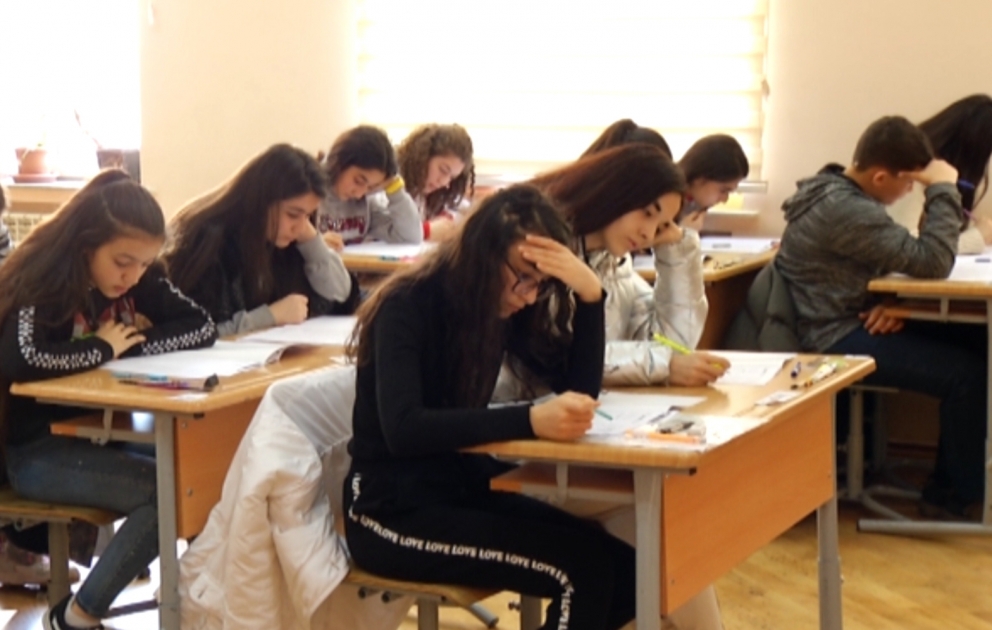 Doqquzuncu sinif şagirdləri üçün keçirilən buraxılış imtahanının birinci mərhələsi başa çatıb VİDEO
