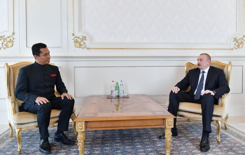 Prezident İlham Əliyev Hindistanın ölkəmizdə yeni təyin olunmuş səfirinin etimadnaməsini qəbul edib  YENİLƏNİB VİDEO