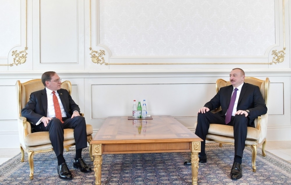 Prezident İlham Əliyev ABŞ-ın Azərbaycanda yeni təyin olunmuş səfirinin etimadnaməsini qəbul edib  YENİLƏNİB VİDEO