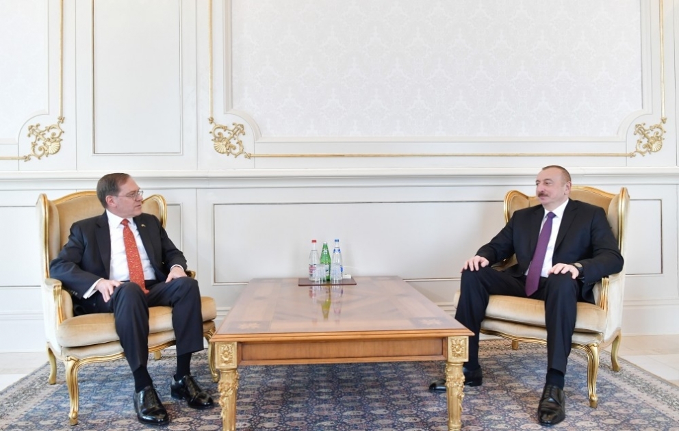 Präsident Ilham Aliyev empfängt neuen US-Botschafter VIDEO
