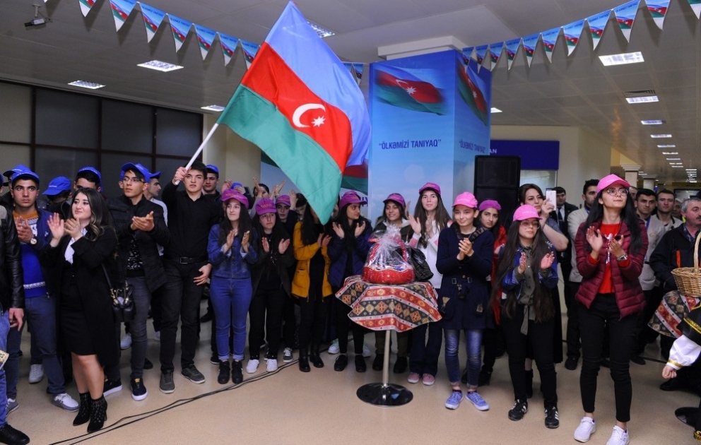 Naxçıvanlı məktəblilər “Ölkəmizi tanıyaq” tur-aksiyası çərçivəsində Bakıya gəliblər VİDEO