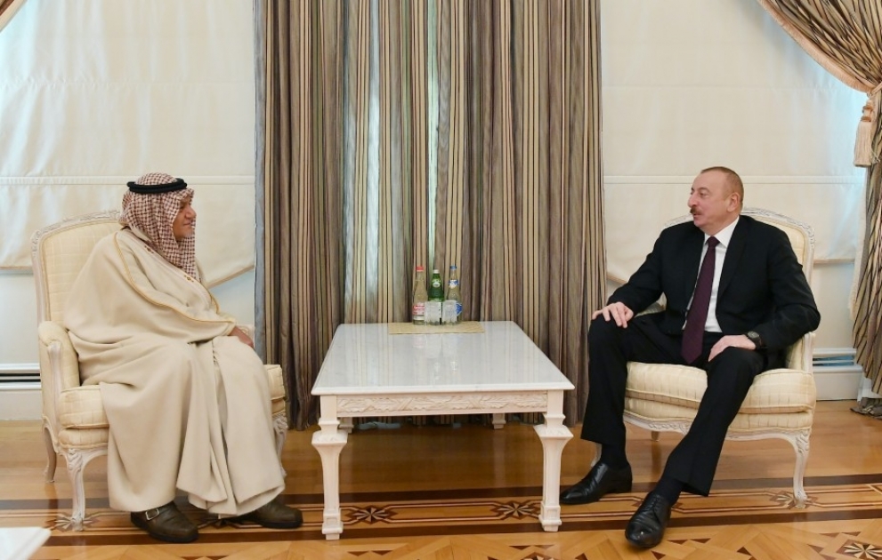 Präsident Ilham Aliyev empfängt Vorsitzenden von Verwaltungsrat des König-Faisal-Zentrums für Forschung und islamische Studien VIDEO