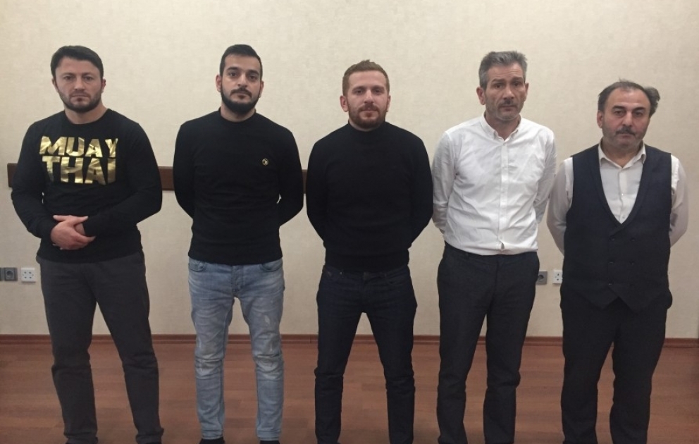 İnvestisiya şirkəti adı altında vətəndaşların pulunu mənimsəyən mütəşəkkil dəstənin üzvləri ifşa edilib VİDEO