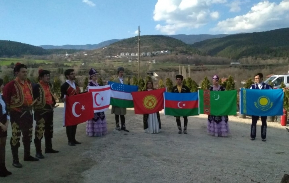 Türkiyənin Bolu şəhərində Koroğlunun nəhəng abidəsinin açılışı olub VİDEO