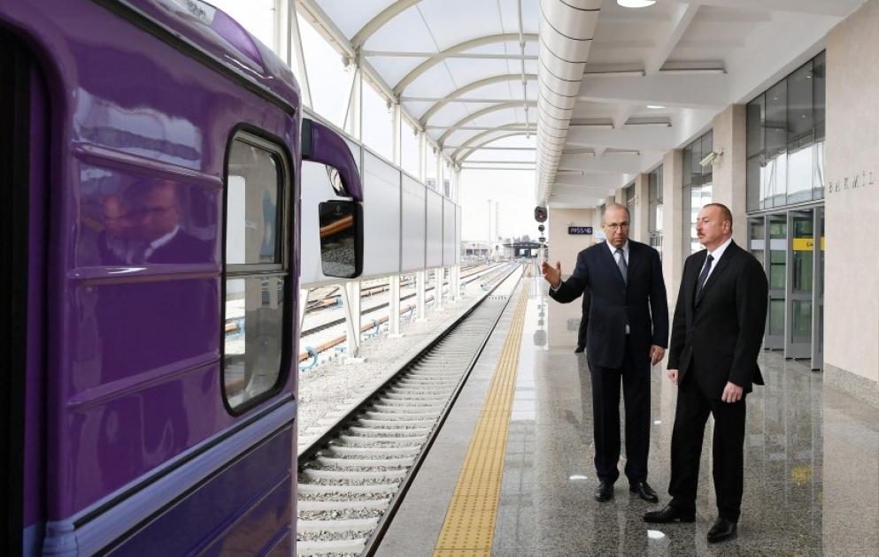 Le président Ilham Aliyev s'est familiarisé avec les conditions créées dans la station de métro Bakmil, reconstruite complètement VIDEO