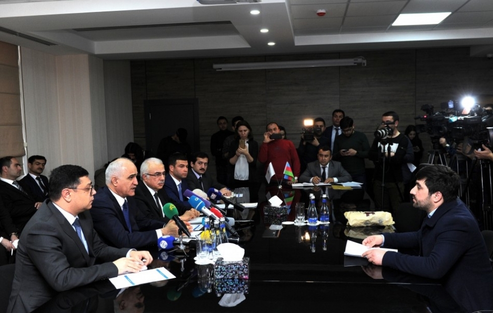 Ticarət mərkəzindəki yanğından zərər çəkmiş sahibkarların müraciətləri dinlənilib  YENİLƏNİB VİDEO