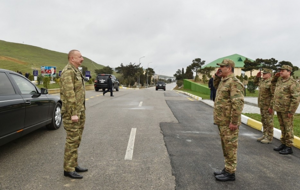 Le président Ilham Aliyev visite un site militaire des forces spéciales VIDEO
