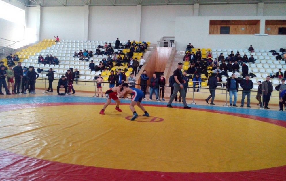 Xaçmaz Olimpiya İdman Kompleksində 200-ə yaxın yeniyetmə güləşçi mübarizəyə qoşulub VİDEO