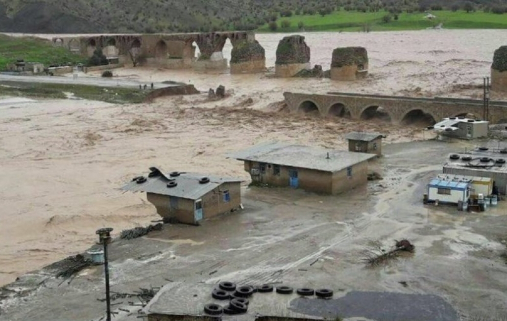 İranda təbii fəlakət zamanı həlak olanların sayı artıb VİDEO