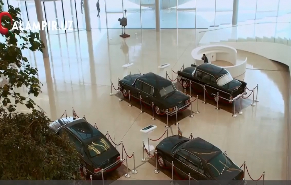 Özbəkistan portalı Heydər Əliyev Mərkəzindəki klassik avtomobillər sərgisi ilə bağlı videoreportaj yayıb VİDEO