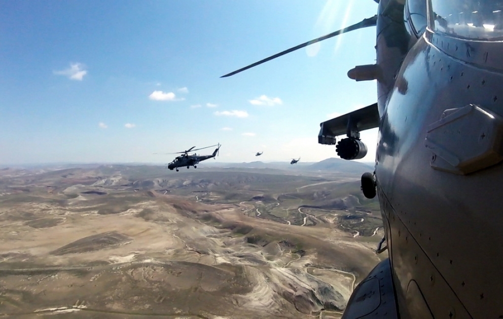 Hərbi Hava Qüvvələrinin helikopter bölmələrinin taktiki-uçuş məşqləri keçirilib VİDEO
