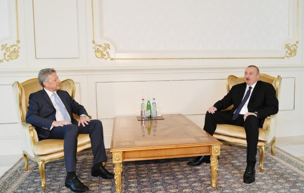 Prezident İlham Əliyev Argentinanın Azərbaycanda yeni təyin olunmuş səfirinin etimadnaməsini qəbul edib  YENİLƏNİB VİDEO
