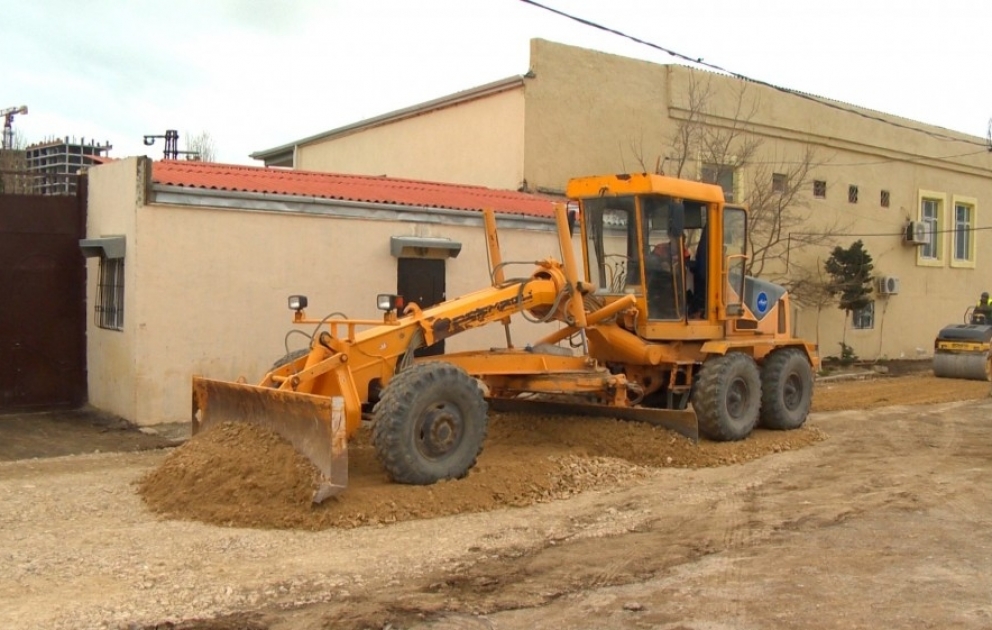 Səbail rayonunda yol infrastrukturunun yenilənməsi işlərinə başlanılıb VİDEO