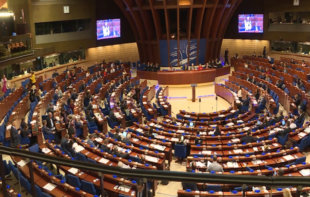 AŞPA-da erməni deputat mövzudan kənar çıxış etdiyinə görə mikrofonu söndürülüb VİDEO