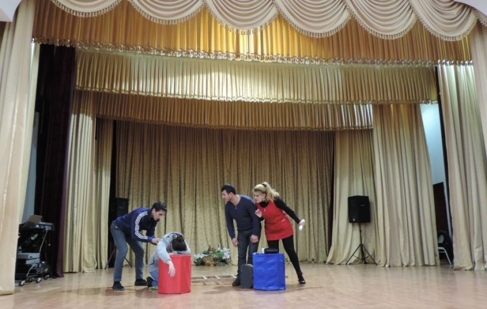 Qusar Dövlət Ləzgi Dram Teatrı tamaşaçılara iki yeni səhnə əsəri təqdim edəcək VİDEO