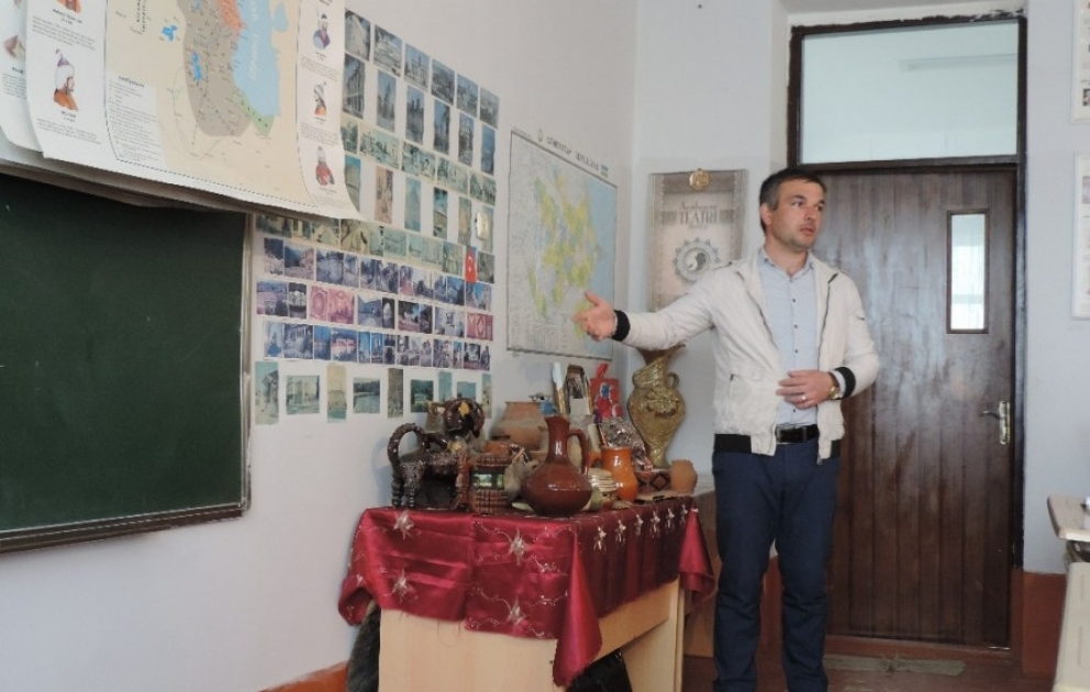 Xaçmazlı müəllimin təşəbbüsü fənn kabinetini “tarix muzeyi”nə çevirdi VİDEO