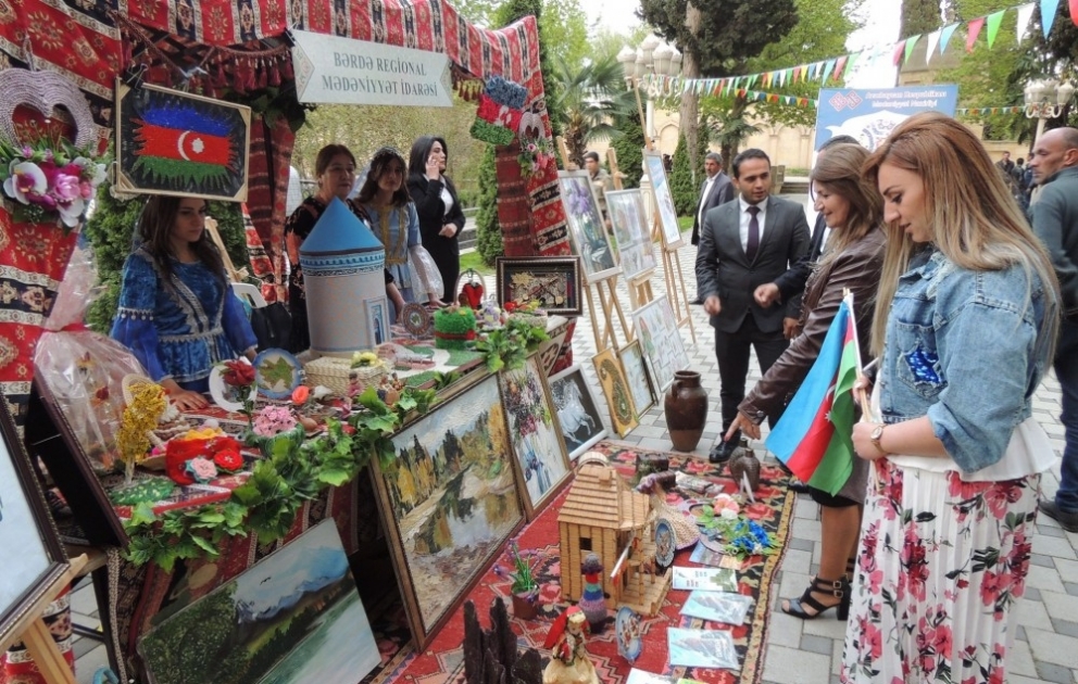 “Bölgələrdən Bölgələrə” Yaradıcılıq Festivalı cəbhə bölgəsinin sakinləri tərəfindən maraqla qarşılanıb VİDEO