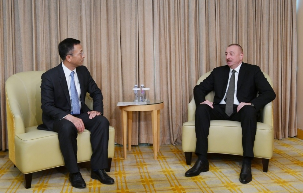 Treffen zwischen Präsident Ilham Aliyev und dem Präsidenten von China National Electric Engineering in Peking VIDEO