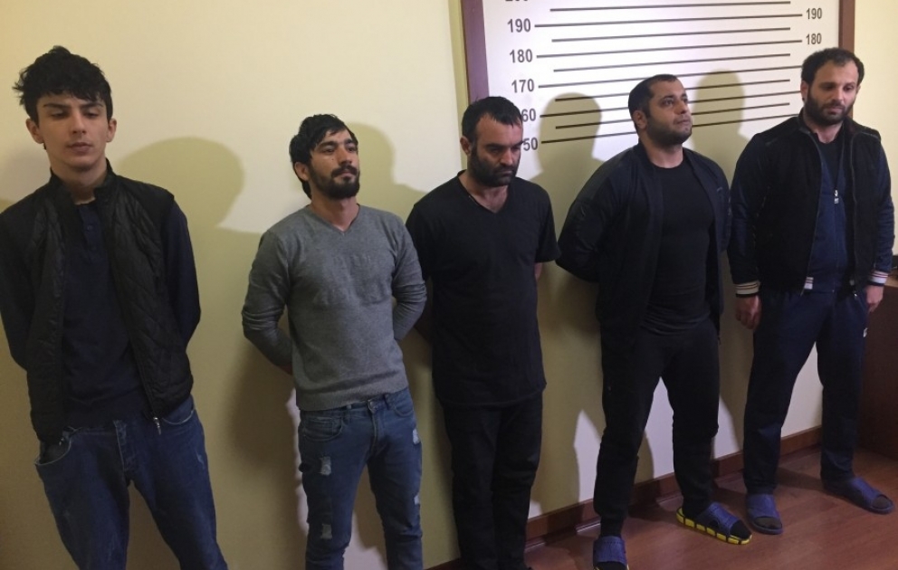 Bağ evlərindən silsilə oğurluqlar edən mütəşəkkil cinayətkar dəstənin üzvləri yaxalanıblar VİDEO