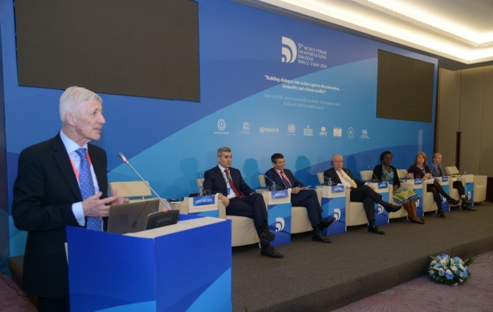 Forumun üçüncü plenar sessiyası “Miqrasiya, yerdəyişmə və insan təhlükəsizliyi” mövzusunda olub VİDEO