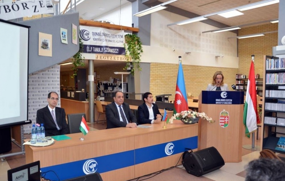 Macarıstanın Dunayvaroş Universitetinin kitabxanasında Azərbaycan guşəsi açılıb VİDEO