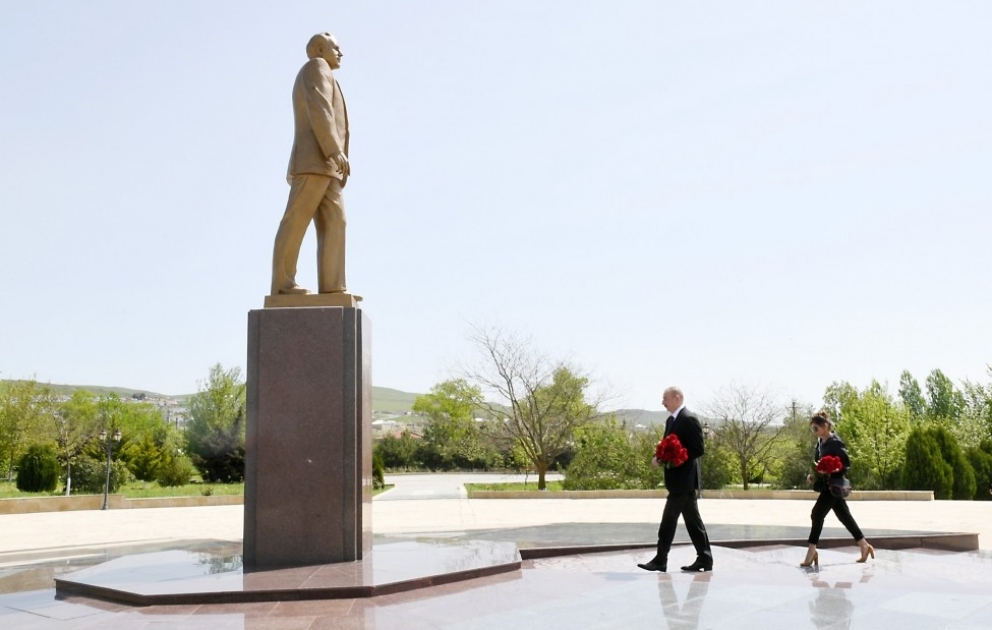 Déplacement du président Ilham Aliyev dans le district de Goboustan VIDEO