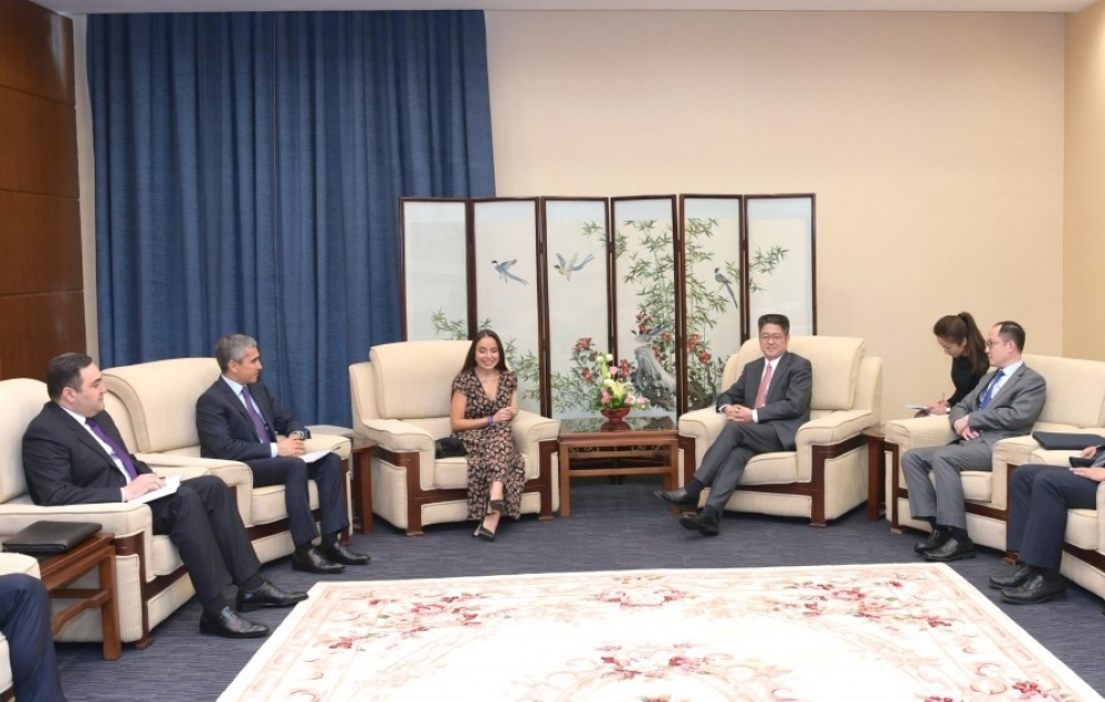 Entretien de la vice-présidente de la Fondation Heydar Aliyev, Leyla Aliyeva, avec un vice-ministre chinois des Affaires étrangères VIDEO