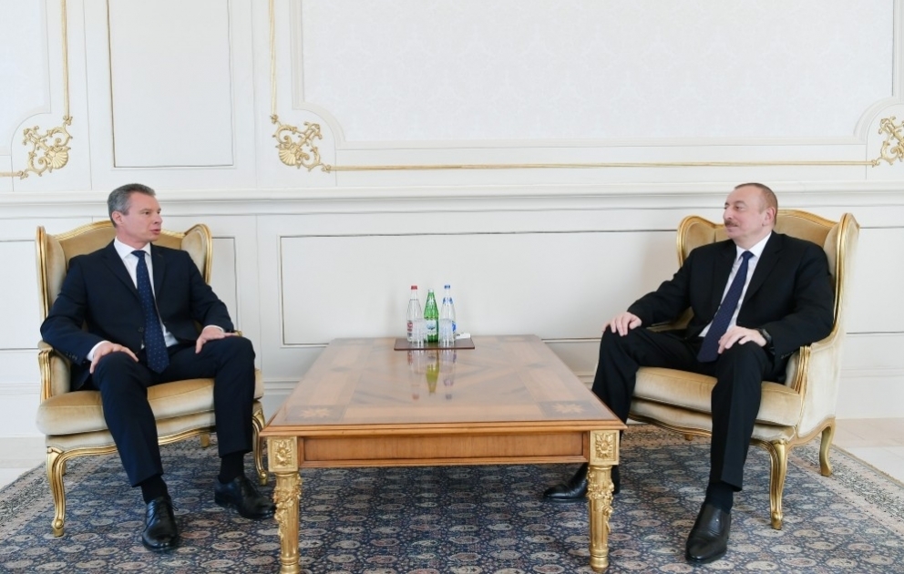 Президент Ильхам Алиев принял верительные грамоты новоназначенного посла Украины в Азербайджане  ВИДЕО