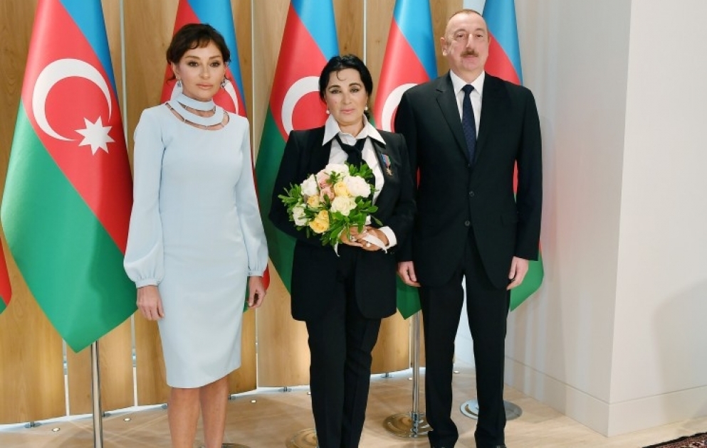 Le président Ilham Aliyev et la première dame Mehriban Aliyeva ont rencontré la présidente de la Fédération de gymnastique rythmique de Russie VIDEO