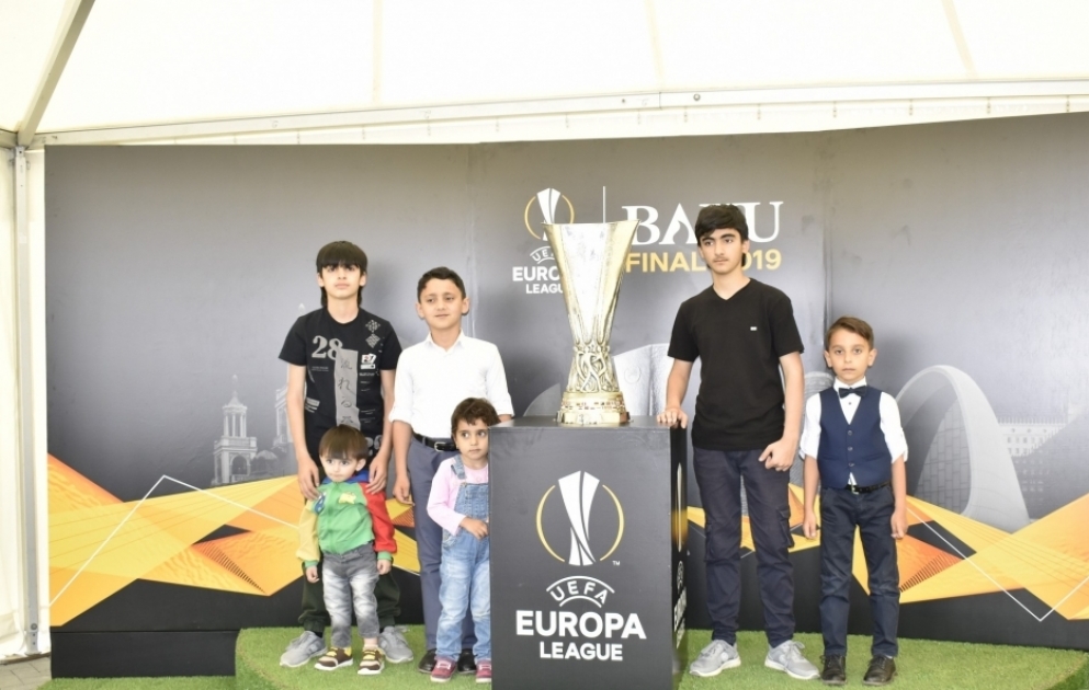 UEFA Avropa Liqasının kuboku Cocuq Mərcanlıda FOTO VİDEO