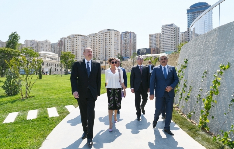 Prezident İlham Əliyev Təzəpir məscidinin qarşısındakı yeni bağın və Füzuli küçəsi boyunca salınan Mərkəzi Parkın açılışında iştirak edib YENİLƏNİB VİDEO