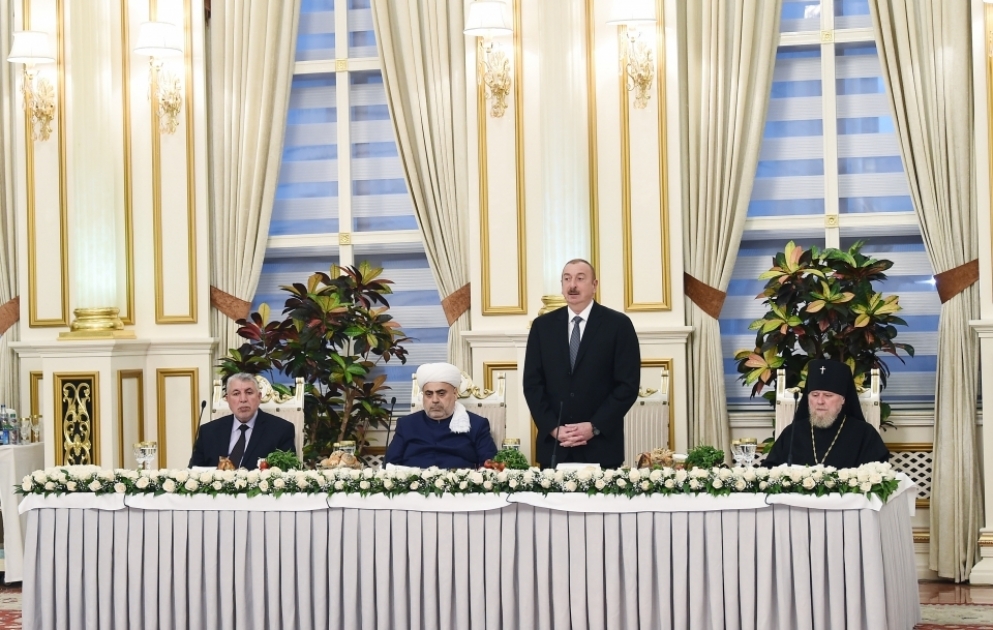 Prezident İlham Əliyev müqəddəs Ramazan ayı münasibətilə iftar mərasimində iştirak edib  VİDEO