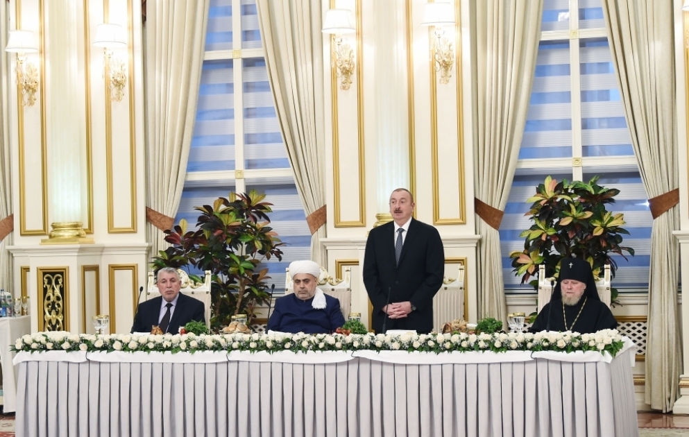 Ramadan 2019: le président Ilham Aliyev a participé à un repas d’iftar VIDEO