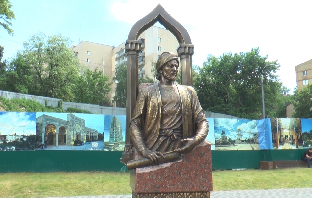 Kiyevdə mütəfəkkir-şair İmadəddin Nəsiminin heykəlinin rəsmi açılış mərasimi keçirilib VİDEO