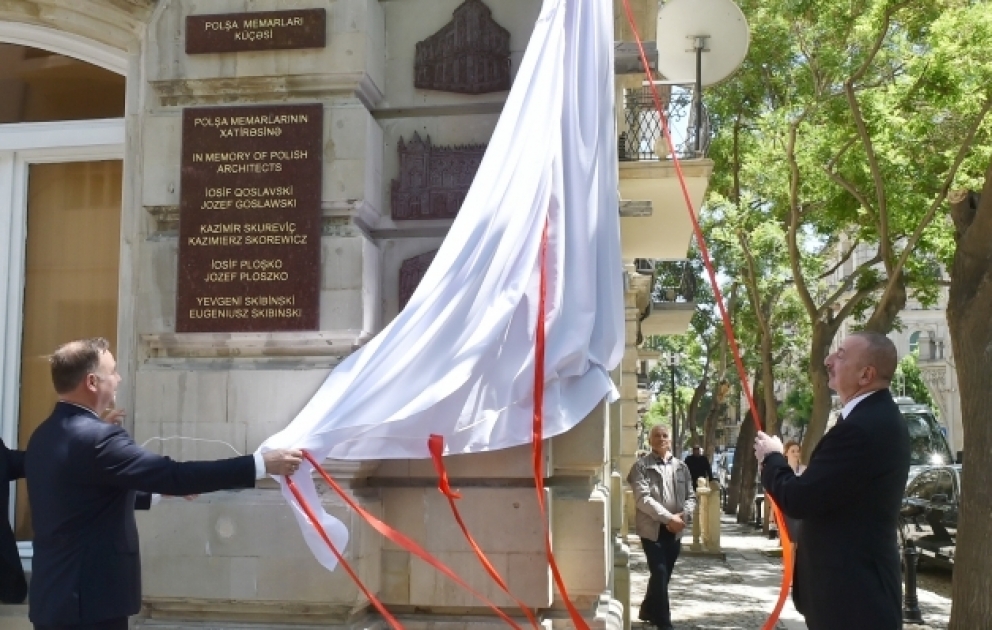 Tafeln zum Gedenken an polnische Architekten in Baku enthüllt  Präsident Ilham Aliyev und Präsident Andrzej Duda nahmen an Zeremonie teil VIDEO