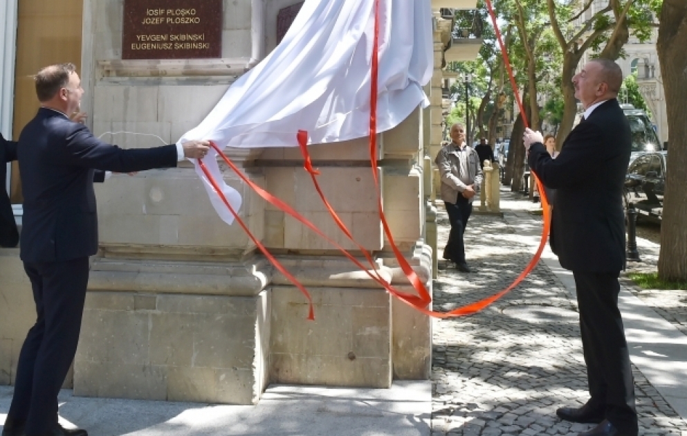 Inauguration des plaques commémoratives en l’honneur des architectes polonais à Bakou Les présidents azerbaïdjanais et polonais participent à la cérémonie VIDEO