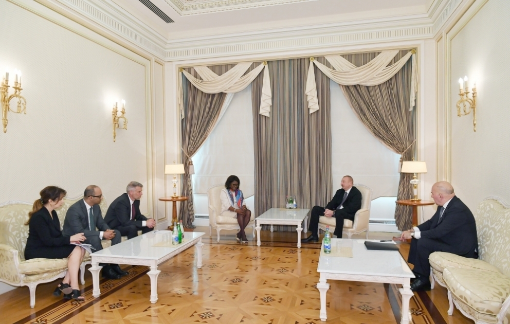 Präsident Ilham Aliyev empfängt Regionaldirektorin der Weltbank für Südkaukasus VIDEO