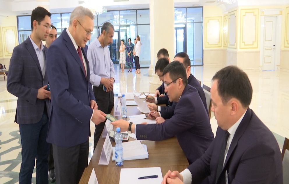 Prezident seçkiləri ilə əlaqədar Qazaxıstanın Azərbaycandakı səfirliyində seçki məntəqəsi açılıb VİDEO