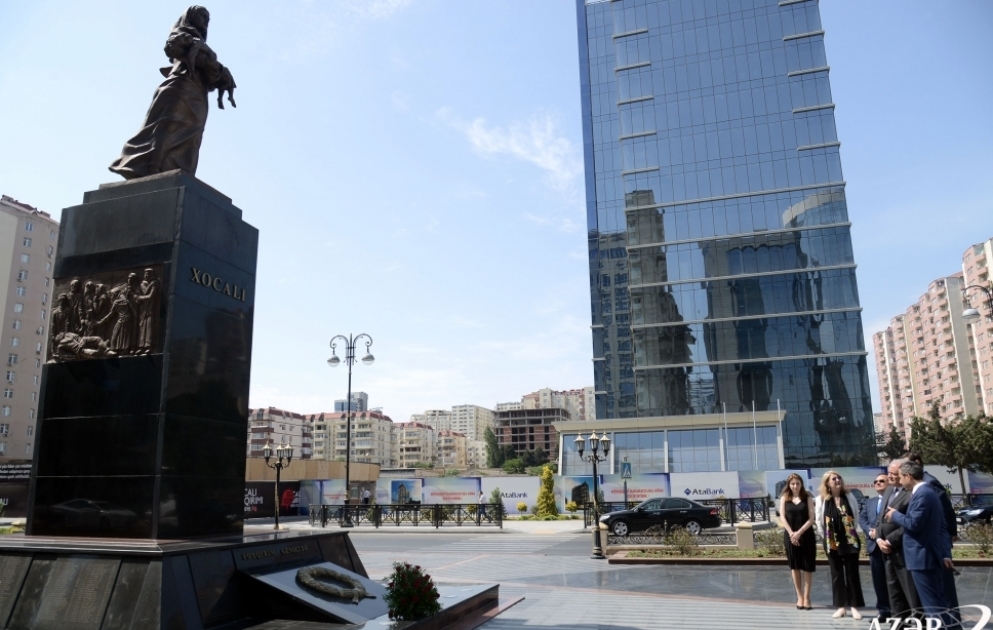 İspaniyanın Xarici İşlər, Avropa İttifaqı və Əməkdaşlıq nazirinin müavini Xocalı soyqırımı abidəsini ziyarət edib VİDEO