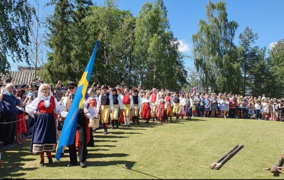 İsveçdə “Midsommar” bayramı qeyd olunur VİDEO