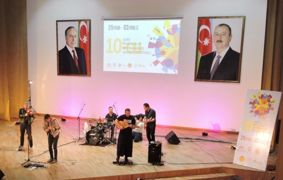 Macarıstanın instrumental qrupunun Şəki festivalında çıxışı maraqla qarşılanıb VİDEO