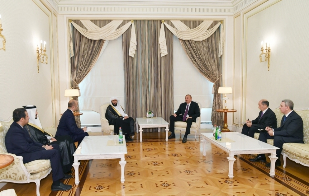 Le président de la République reçoit la délégation menée par le ministre saoudien de la Justice VIDEO