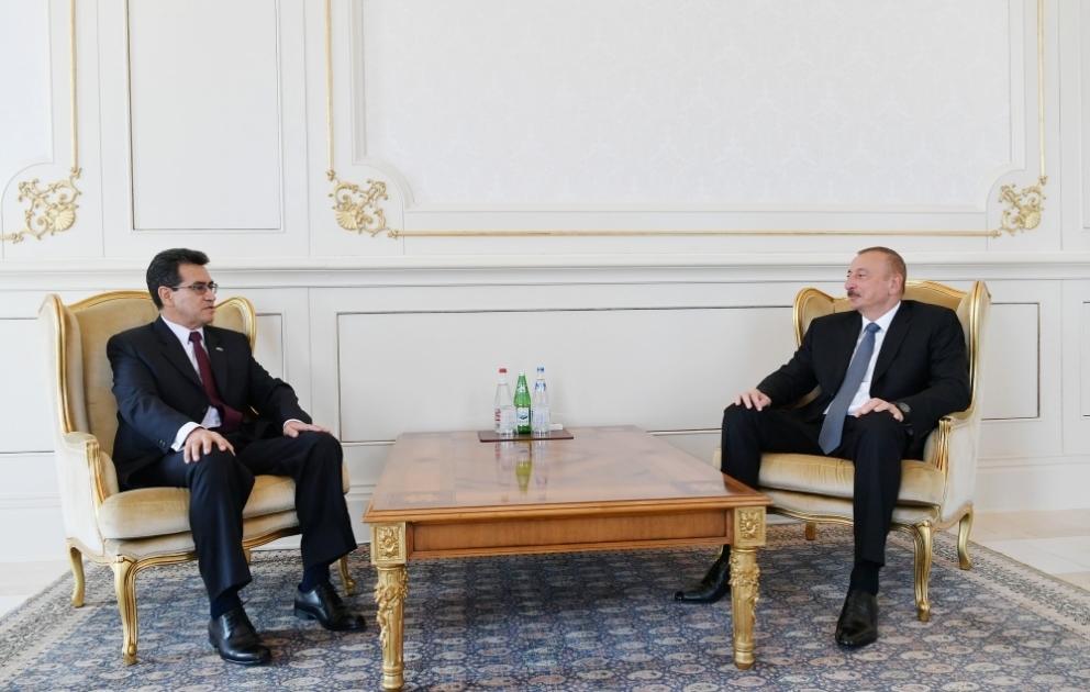 Neuer kolumbianischer Botschafter überreicht Präsident Ilham Aliyev sein Beglaubigungsschreiben VIDEO