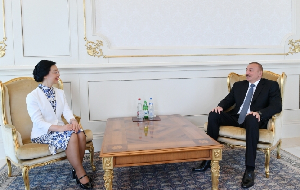 Präsident Ilham Aliyev empfängt neue chinesische Botschafterin VIDEO